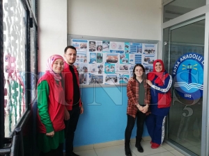 GENÇLİK MERKEZİ OKUL PANOLARINI RENKLENDİRİYOR GENÇLİK MERKEZİ OKUL PANOLARINI RENKLENDİRİYOR