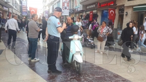 Büyükşehir zabıtası’ndan kapalı cadde denetimi Büyükşehir zabıtası’ndan kapalı cadde denetimi