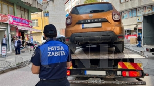 Hatalı parklanmaya levhalı uyarı Hatalı parklanmaya levhalı uyarı