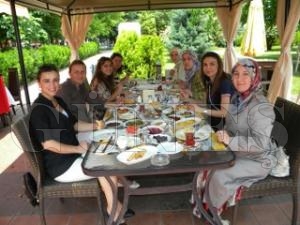 RETMENLER YEMEKTE YILSONU STRESN ATTI