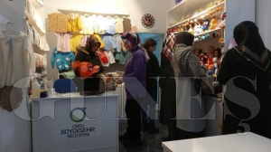 Ordulu kad�nlar, el eme�i �ar��lar� ile g��leniyor