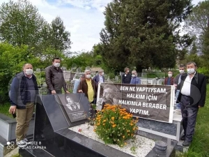 Fikri Sönmez mezarı başında anıldı Fikri Sönmez mezarı başında anıldı
