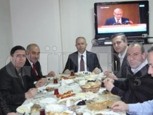 KAYMAKAM YURDAER FASAD'I ZYARET ETT