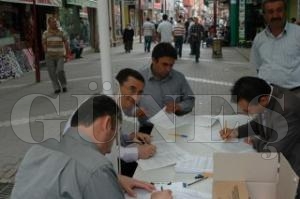 HALK E��T�M MERKEZ� PERSONELLLER�NDEN KIZILAY'A KAN BA�I�I YAPILDI