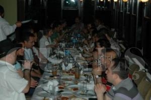 ARKADA�LARI VEDA YEME�� D�ZENLED�