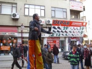 Tahta Bacakl Adam lgi Oda Oldu