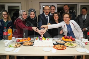 Vali Yavuz, yeni yla alarak giren Kamu grevlilerini ziyaret etti