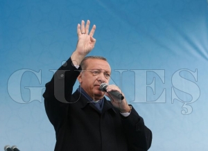 2002 yılından bu yana 15 yılda 14. kez Ordu’ya gelen Cumhurbaşkanı Erdoğan’ı ağırlayan on binlerce Ordulu, yağan yağmura rağmen meydanı doldurdu 2002 yılından bu yana 15 yılda 14. kez Ordu’ya gelen Cumhurbaşkanı Erdoğan’ı ağırlayan on binlerce Ordulu, yağan yağmura rağmen meydanı doldurdu