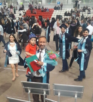 niversiteyi  58 yanda dereceyle bitirdi