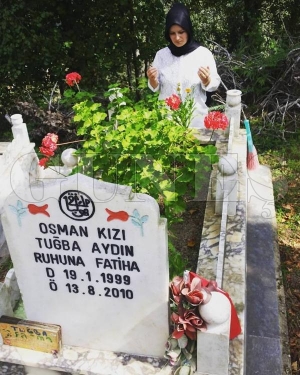 VATANDAŞLAR, ARİFE GÜNÜ MEZARLIKLARA AKIN ETTİ VATANDAŞLAR, ARİFE GÜNÜ MEZARLIKLARA AKIN ETTİ