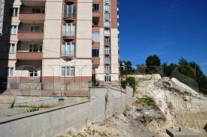 Kazı sırasında toprak kaydı, 56 dairelik site boşaltıldı Kazı sırasında toprak kaydı, 56 dairelik site boşaltıldı