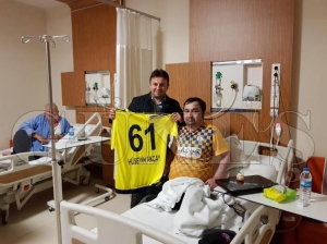 AK Partili yöneticilerden yatan hastalara ziyaret AK Partili yöneticilerden yatan hastalara ziyaret