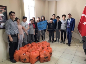 Biriktirdikleri harçlıklarla Ramazan paketi yaptırdılar Biriktirdikleri harçlıklarla Ramazan paketi yaptırdılar