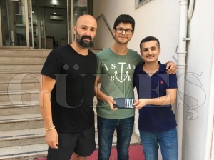Buldukları içi para dolu cüzdanı sahibine teslim ettiler Buldukları içi para dolu cüzdanı sahibine teslim ettiler