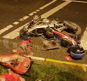 Motosiklet ile otomobil çarpıştı: 1 yaralı Motosiklet ile otomobil çarpıştı: 1 yaralı