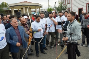 Sanayi ustaları bu sefer ok atarak yarıştı Sanayi ustaları bu sefer ok atarak yarıştı