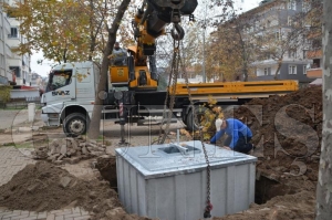 170 adet yer altı konteynırının montajı başladı 170 adet yer altı konteynırının montajı başladı