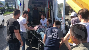 Damperi açılan kamyon üst geçide çarptı: 1 yaralı Damperi açılan kamyon üst geçide çarptı: 1 yaralı