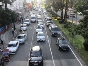 Sahil Yolu'nda bayram yoğunluğu yaşandı Sahil Yolu'nda bayram yoğunluğu yaşandı