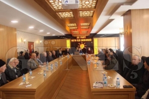 Mahalle başkanları ile referandum toplantısı yaptılar Mahalle başkanları ile referandum toplantısı yaptılar