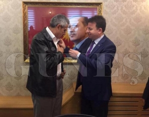 40 KİŞİYE PARTİ ROZETİ TAKILDI 40 KİŞİYE PARTİ ROZETİ TAKILDI