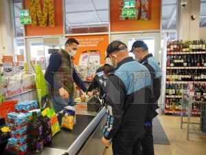Zabta ekiplerinden marketlerde fiyat etiketi denetimi