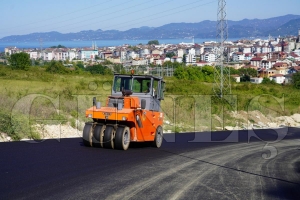 Ardıç sokağın konforlu asfaltı  eğitimin ilk güne yetiştirildi