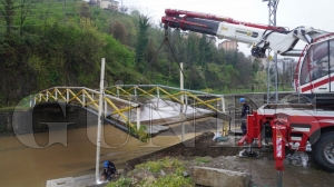 Selden hasar gren Yalky deresi kprs onarlyor