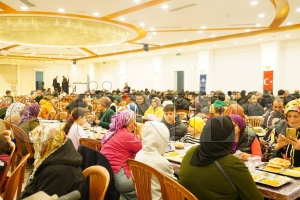 Her akam FKSMde iftar sofras...Birlik ve Beraberlik ierisinde ilk iftar