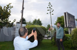 Dikildikten 14 yıl sonra çiçek açtı
