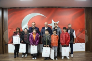 ampiyon Bayad Ortaokulu Floor Curling takmndan Gene ziyaret