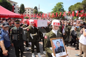 ehidimizi dualar eliinde son yolcuuna uurladk