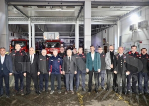 Vali Erol ve OBB Başkanı Güler, Yılbaşı Gecesi Çalışan Kamu Görevlilerini Ziyaret Etti Vali Erol ve OBB Başkanı Güler, Yılbaşı Gecesi Çalışan Kamu Görevlilerini Ziyaret Etti