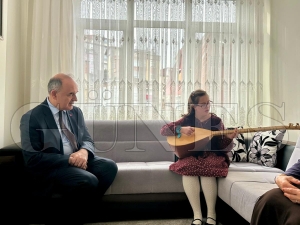 Vali Erol, Hane Ziyaretlerini Bugün de Sürdürdü Vali Erol, Hane Ziyaretlerini Bugün de Sürdürdü