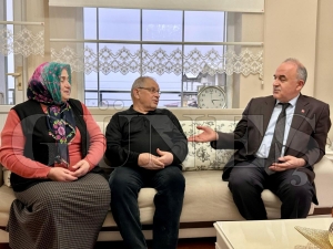 VALİ EROL, EVLİLİKTE 50. YILINI DOLDURAN CÖRÜT AİLESİNİ ZİYARET ETTİ VALİ EROL, EVLİLİKTE 50. YILINI DOLDURAN CÖRÜT AİLESİNİ ZİYARET ETTİ