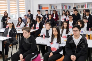 Vali Erol, Pisa�da ba�ar�l� olan ordu fen lisesi ��rencilerini kutlad�