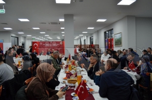 Ramazan��n ilk iftar� �ehit aileleri ve gazilerle yap�ld�