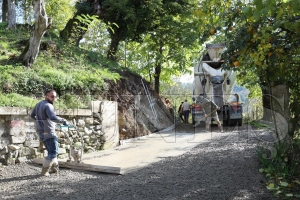 Fatih mahallesinde sathi asfalt ve konforlu beton yol almas
