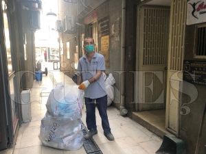 Bu sese kulak verin... Yerler maske dolu.. lütfen akmayın Bu sese kulak verin... Yerler maske dolu.. lütfen akmayın