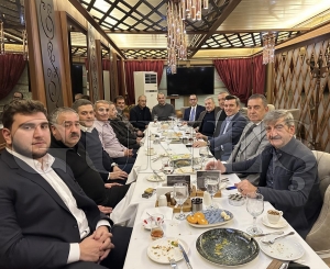 �� insan� Mustafa �yi Ankara�da dostlar�yla bulu�tu