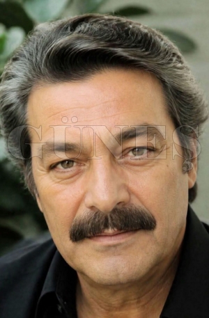 Beyaz perdenin efsanesi Kadir �nan�r, Akyaz� Sahili�nde an�lacak