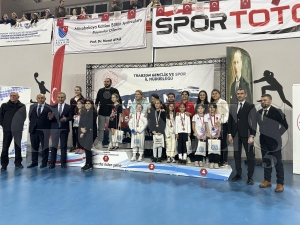 ESKRİM’DE ORDUYA 3 MADALYA ESKRİM’DE ORDUYA 3 MADALYA