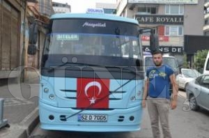 Dolmuculardan Bayrak ve kurdeleli tepki
