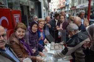 Yard�m Sevenler  A�ure Da��tt�