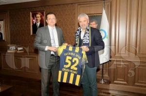 BA�KAN YILMAZ'DAN FATSA BELED�YESPOR'A DESTEK