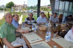 RETMENLER YEMEKTE YILSONU STRESN ATTI
