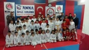 55 Sporcu kuşak atladı 55 Sporcu kuşak atladı