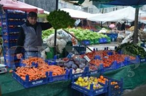 YKSEKLERDEK KAR YAII VE SOUK HAVALAR PAZARDAK ESNAFLARI VURDU