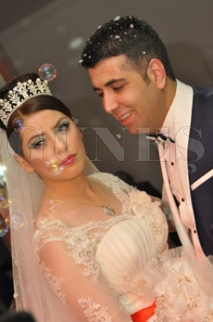 Reyhan ile Adnan’a Mutluluklar Reyhan ile Adnan’a Mutluluklar