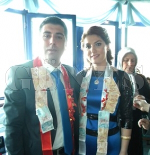 Reyhan İle Adnan Nişanlandı Reyhan İle Adnan Nişanlandı